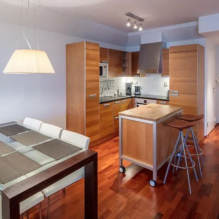 Luxury Center 公寓 *